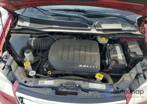 2013 Chry Town And Country из США, поврежденный, VIN NULL